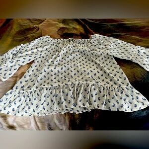 Boat-neck ruffled top